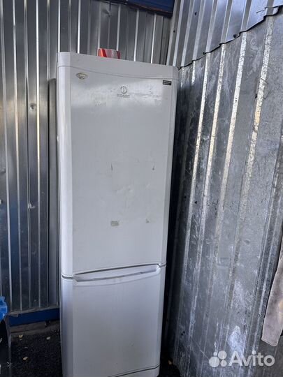 Холодильник бу indesit