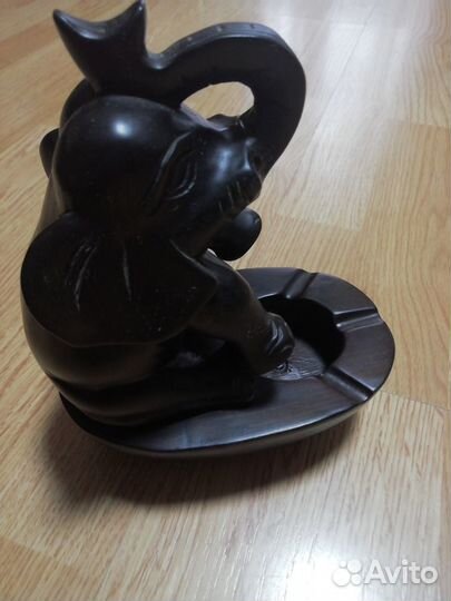 Фигурки слонов из красного дерева. Более 30 лет