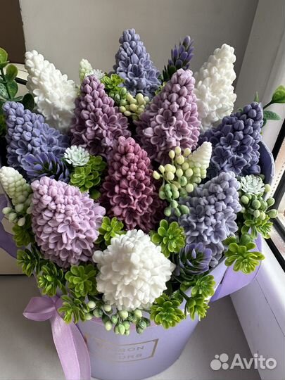 Букет цветов пионы сирень розы, нарциссы