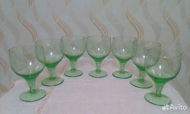Рюмки и селёдочница из зелёного стекла СССР