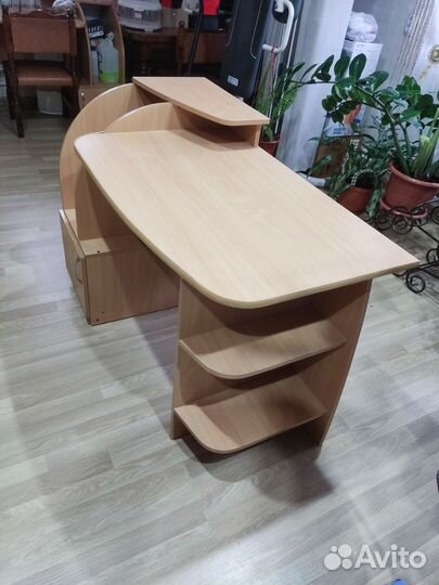 Стол письменный (компьтерный )