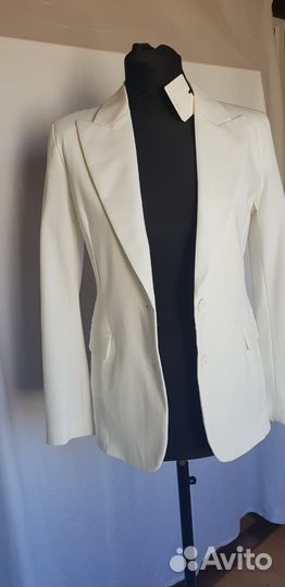 Итальянский пиджак белого цвета 44р