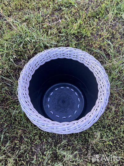 Кашпо для цветов из ротанга