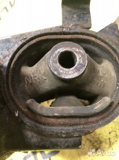 Опора кпп Toyota Corolla E120