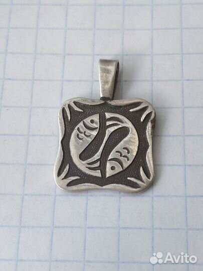 Жетон знак зодиака Рыбы серебро 875 СССР винтаж