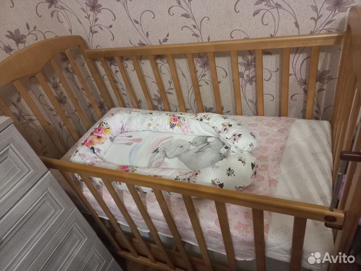Детская кроватка с комодом
