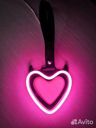 Неоновые цурикавы с маркой автомобиля