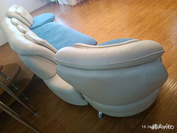 Кожаный диван и кресла