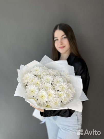 Белоснежный букет их хризантем