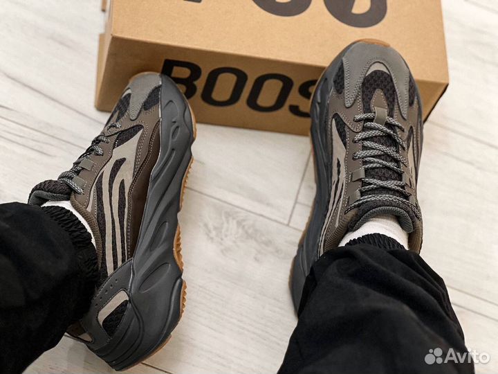 Кроссовки Adidas yeezy boost 700 v2