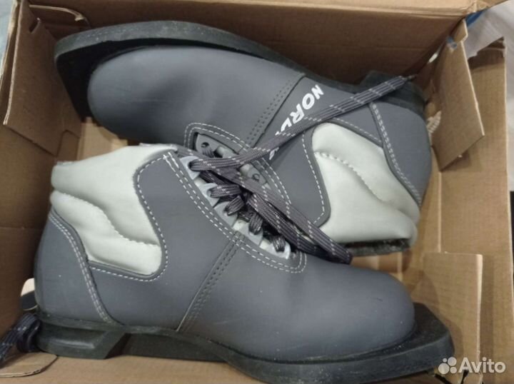 Лыжные ботинки