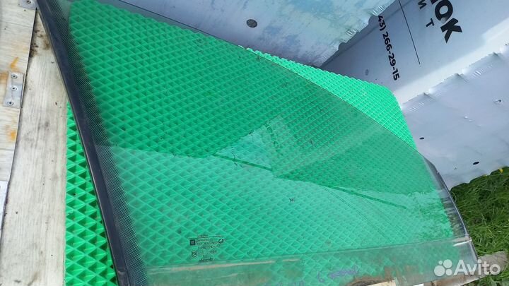 Стекло переднее правое Opel Omega B