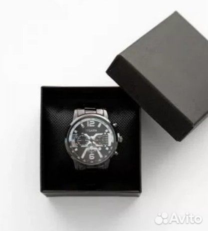 Часы наручные кварцевые