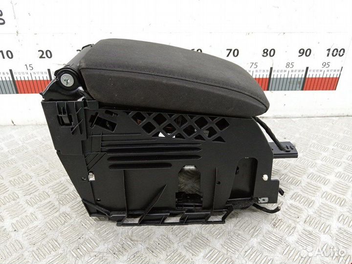 Подлокотник Volkswagen Scirocco 3