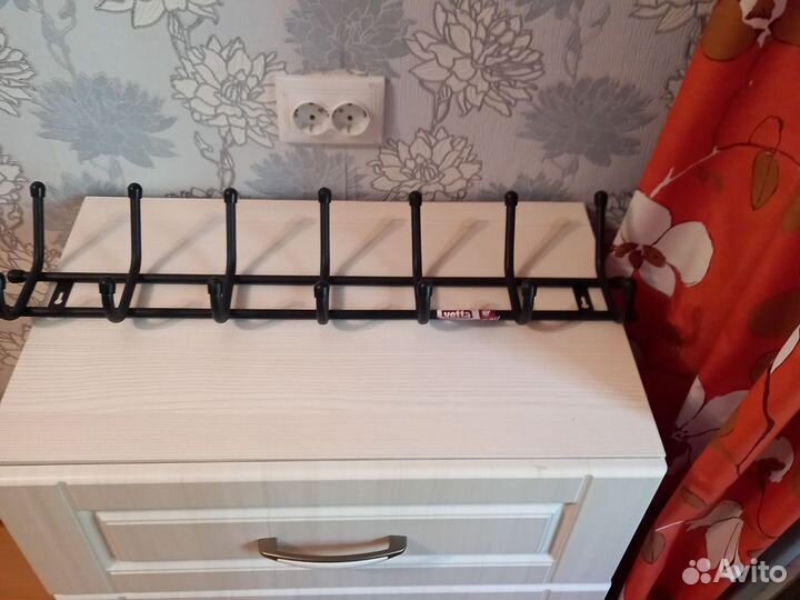 Вешалка новая прочная