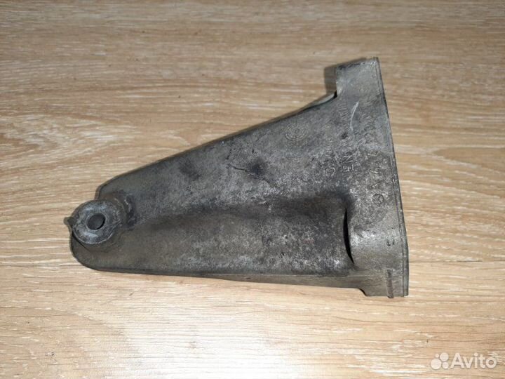 Опора двигателя Mercedes-Benz C-Class W204 2008