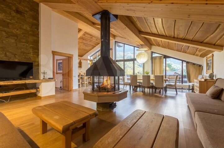 Дом 450 м² на участке 12 сот.