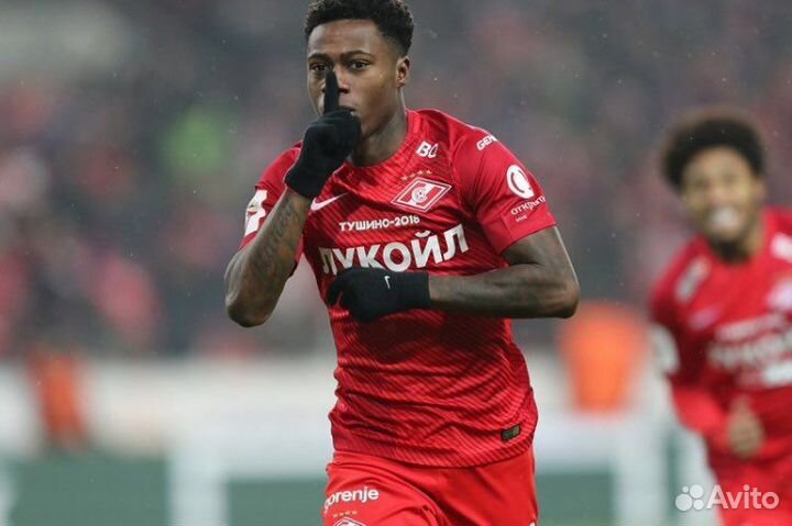 Игровая футболка спартак с автографами в рамке