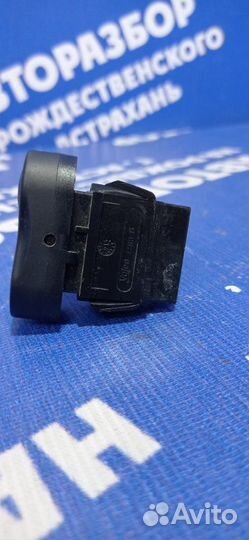 Кнопка центрального замка Renault Megane 3 хэтчбек