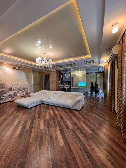 4-к. квартира, 140 м², 15/17 эт.