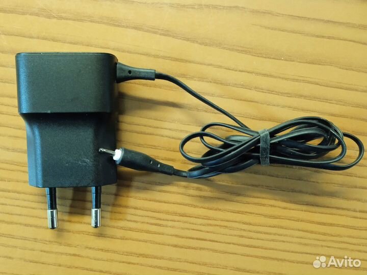 Зарядки и кабели для телефонов и смартфонов б/у