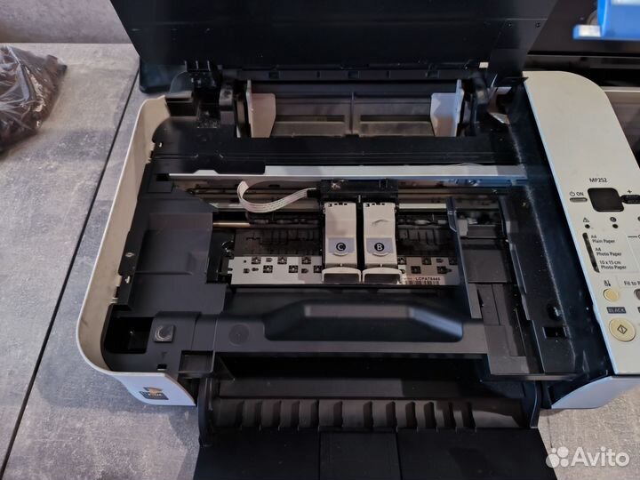 Цветной лазерный принтер- сканер canon MP252