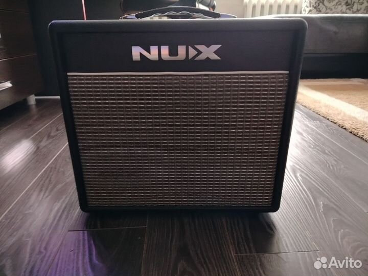 Гитарный комбоусилитель Nux 20Вт Mighty