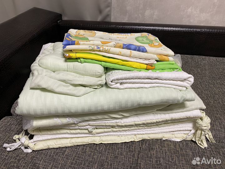 Бортики в кроватку с постельным бельем