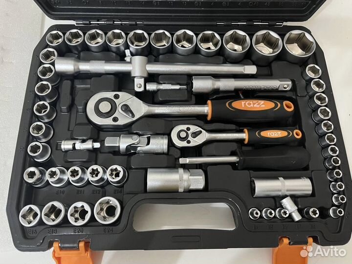 Набор инструментов для автомобиля новый