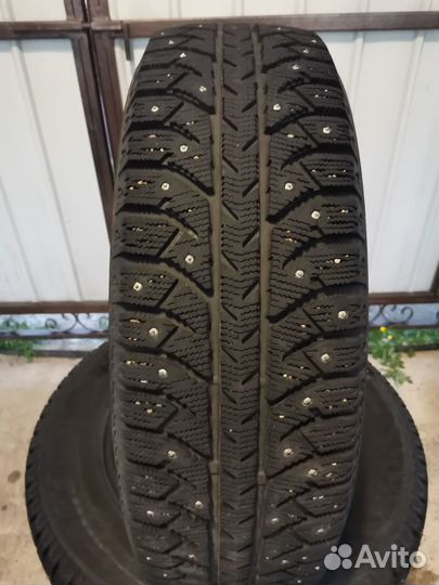 Bridgestone Ice Cruiser 7000 215/70 R16