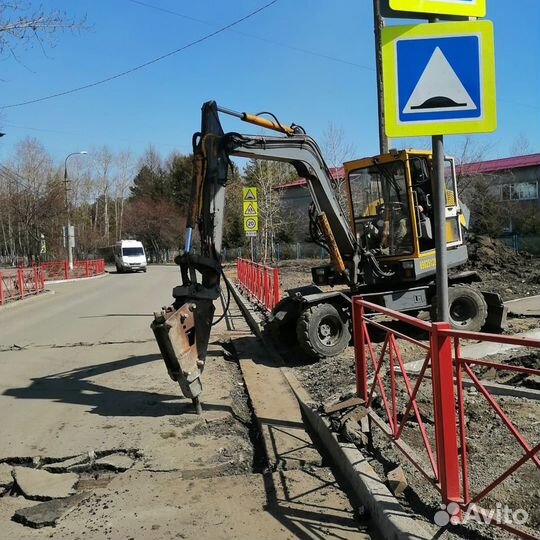 Экскаватор, гидромолот