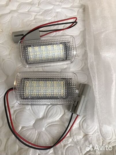 Подсветка LED для передних дверей toyota