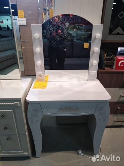 Туалетный столик