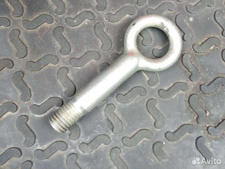 Буксировочный крюк