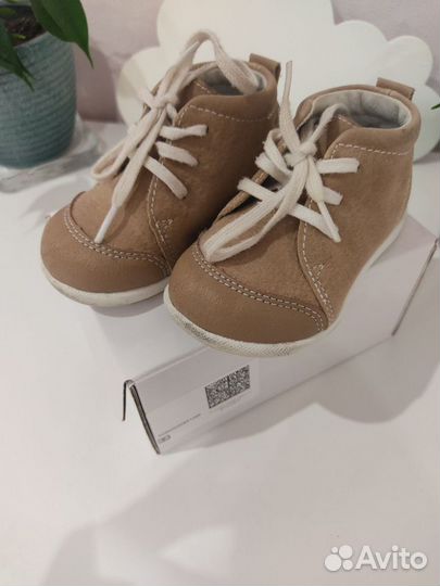 Обувь на девочку, сандали, кроссовки