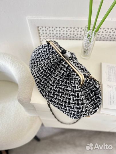 Сумка женская на фермуаре черно-белая
