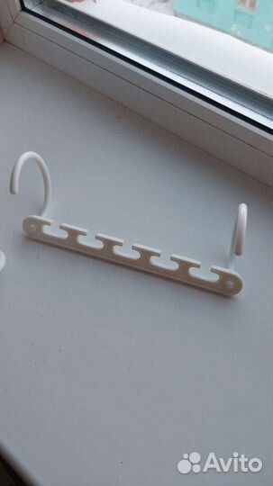 Крючки вешалки