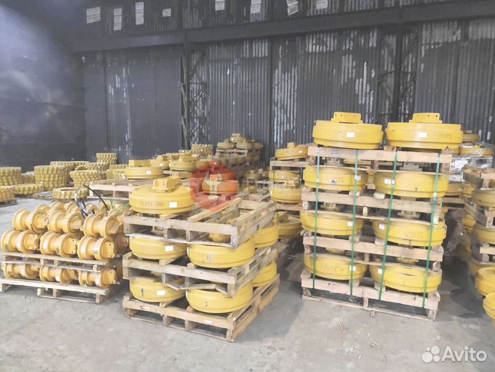 Колесо направляющее Komatsu PC300-8 207-30-K1900