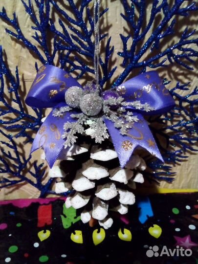 Новогодние игрушки ручной работы из шишек