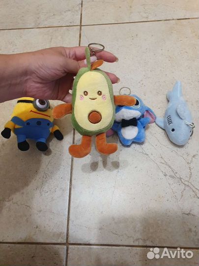 Миньон, стич, акула, авокадо. Брелок