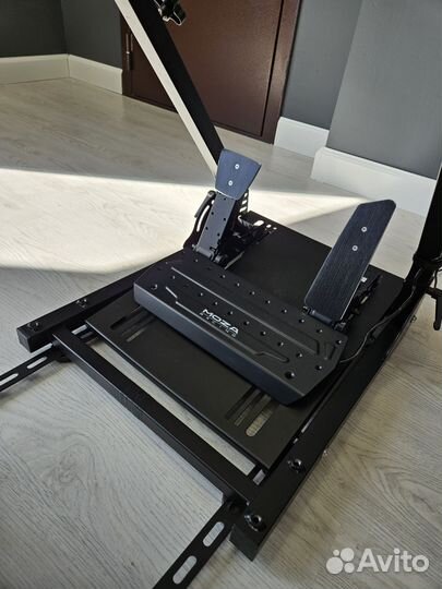 Стойка игрового руля Mooby с креслом и Анти-откат