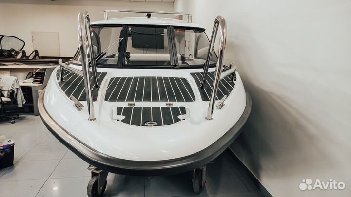 Катер с хардтопом Phoenix 600 HT