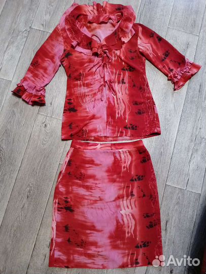 Блузки р 40-42 новые. Костюм юбка р 42-44