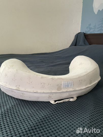 Анатомическая подушка для кормления