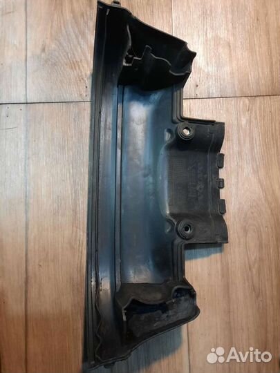 Крышка ремня грм верхняя на VolvoS60 2.4l