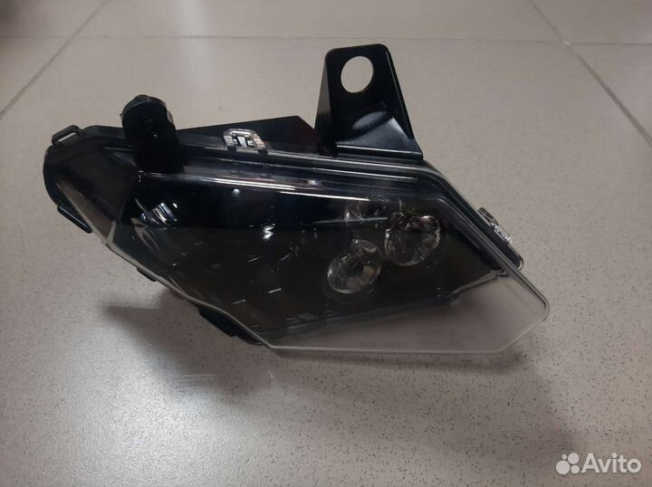 Фара правая BRP Can-am Maverick X3 710004659