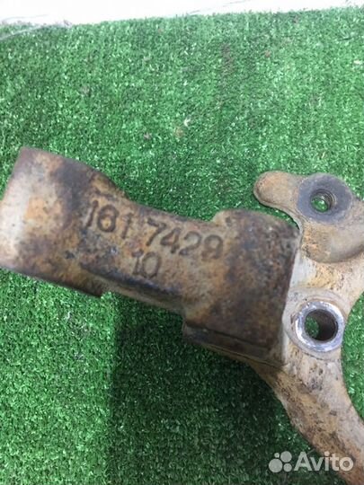 Кулак поворотный передний левый Opel Astra H седан