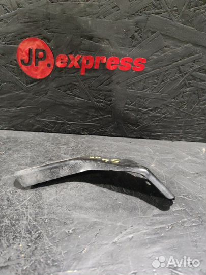 Кронштейн бампера передний правый Mercedes-Benz