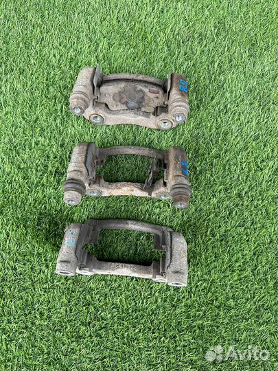 Скоба суппорта задняя hyundai solaris kia rio