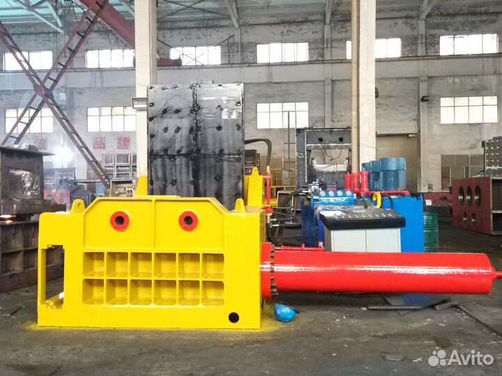 Пакетировочный пресс для переработки металлолома